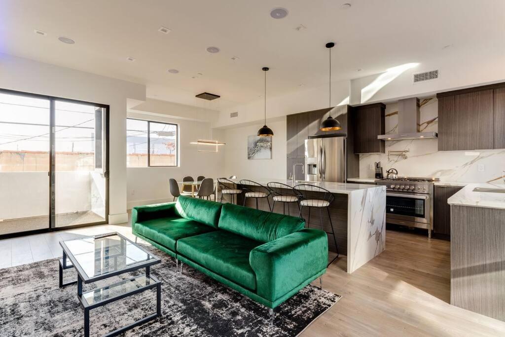 Modern 4 Bedroom Masterpiece With Rooftop Deck