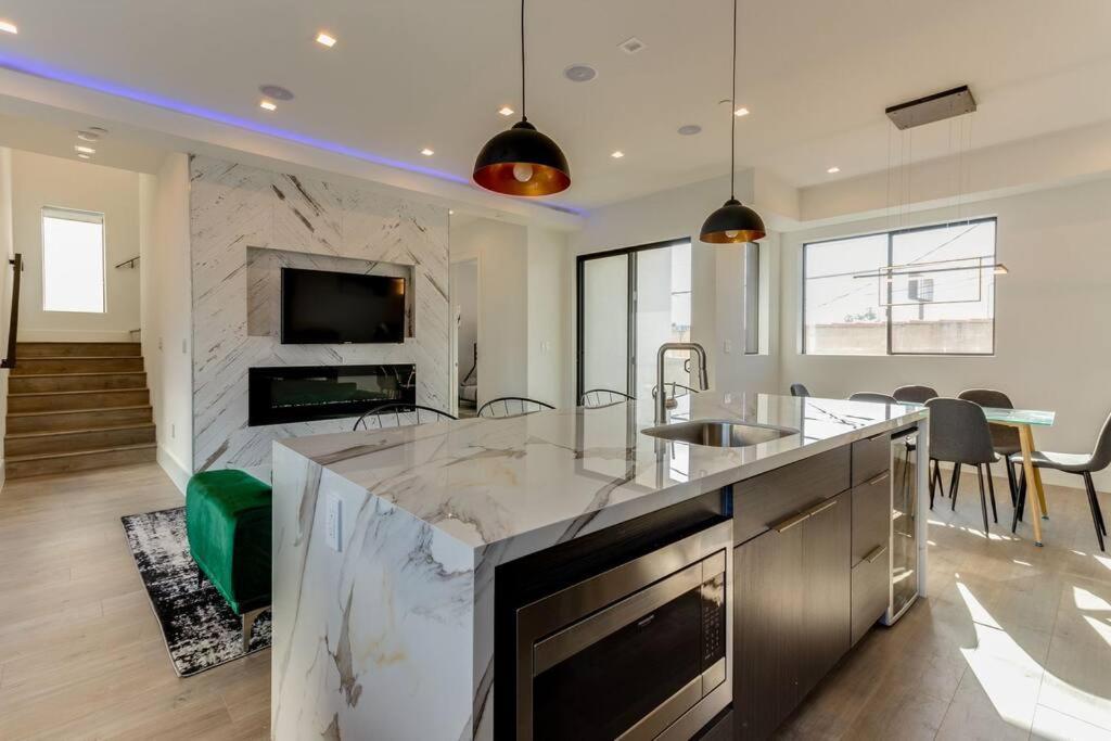 Modern 4 Bedroom Masterpiece With Rooftop Deck