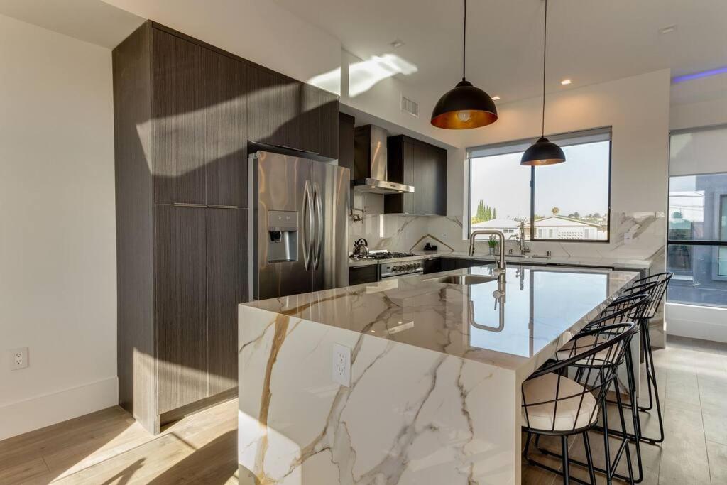 Modern 4 Bedroom Masterpiece With Rooftop Deck