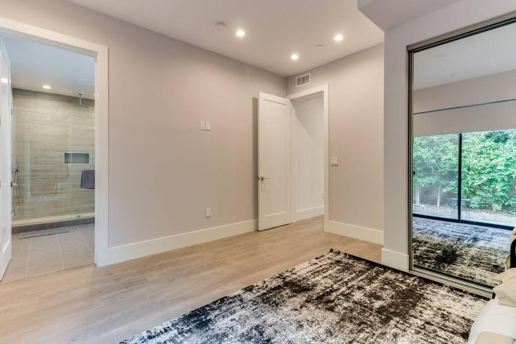 Modern 4 Bedroom Masterpiece With Rooftop Deck