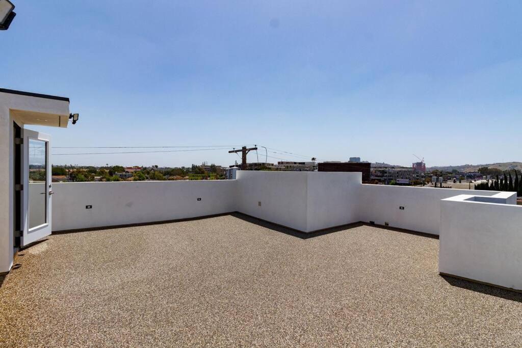 Modern 4 Bedroom Masterpiece With Rooftop Deck