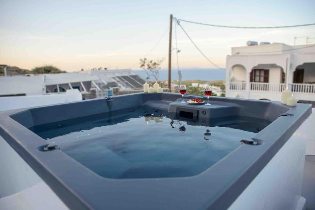 EvnOikon II Amazing Jacuzzi-Cave House in Fira photo 3