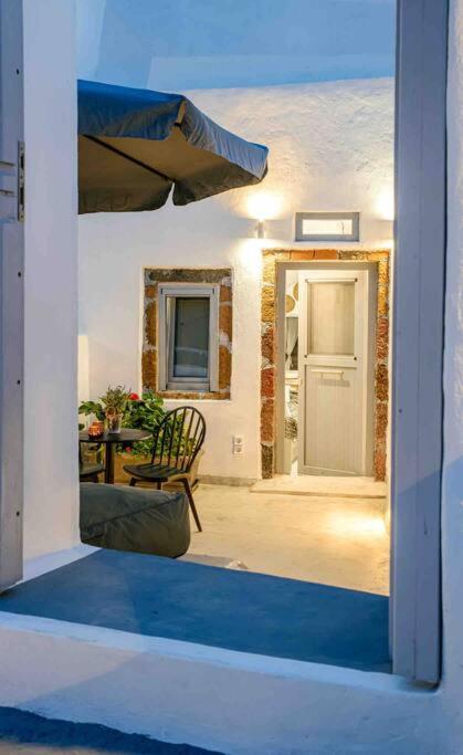 EvnOikon II Amazing Jacuzzi-Cave House in Fira photo 4