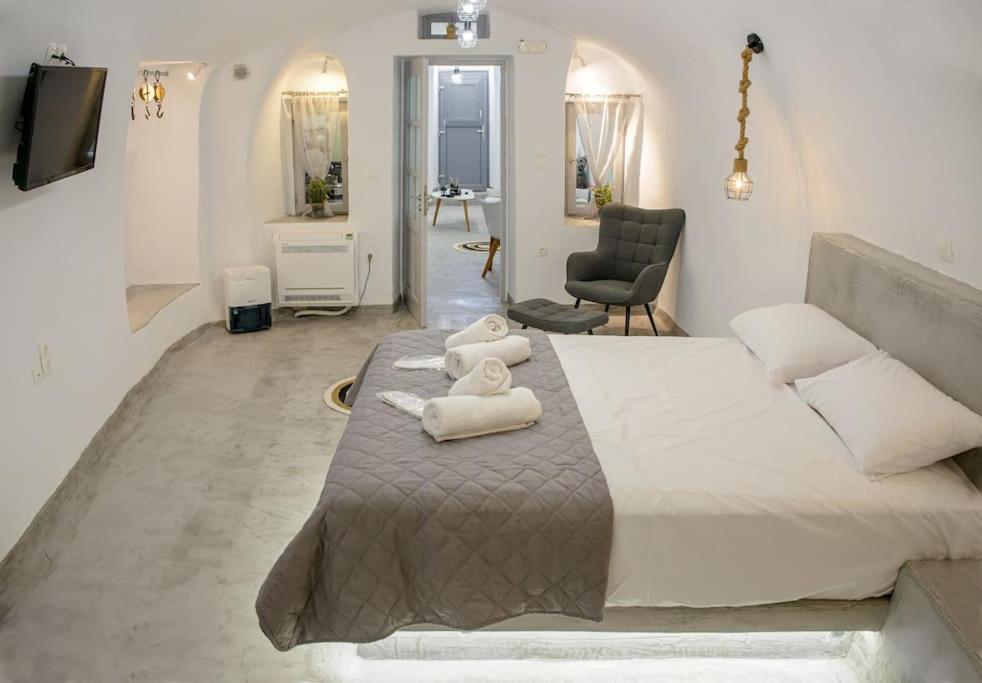 EvnOikon II Amazing Jacuzzi-Cave House in Fira photo 5