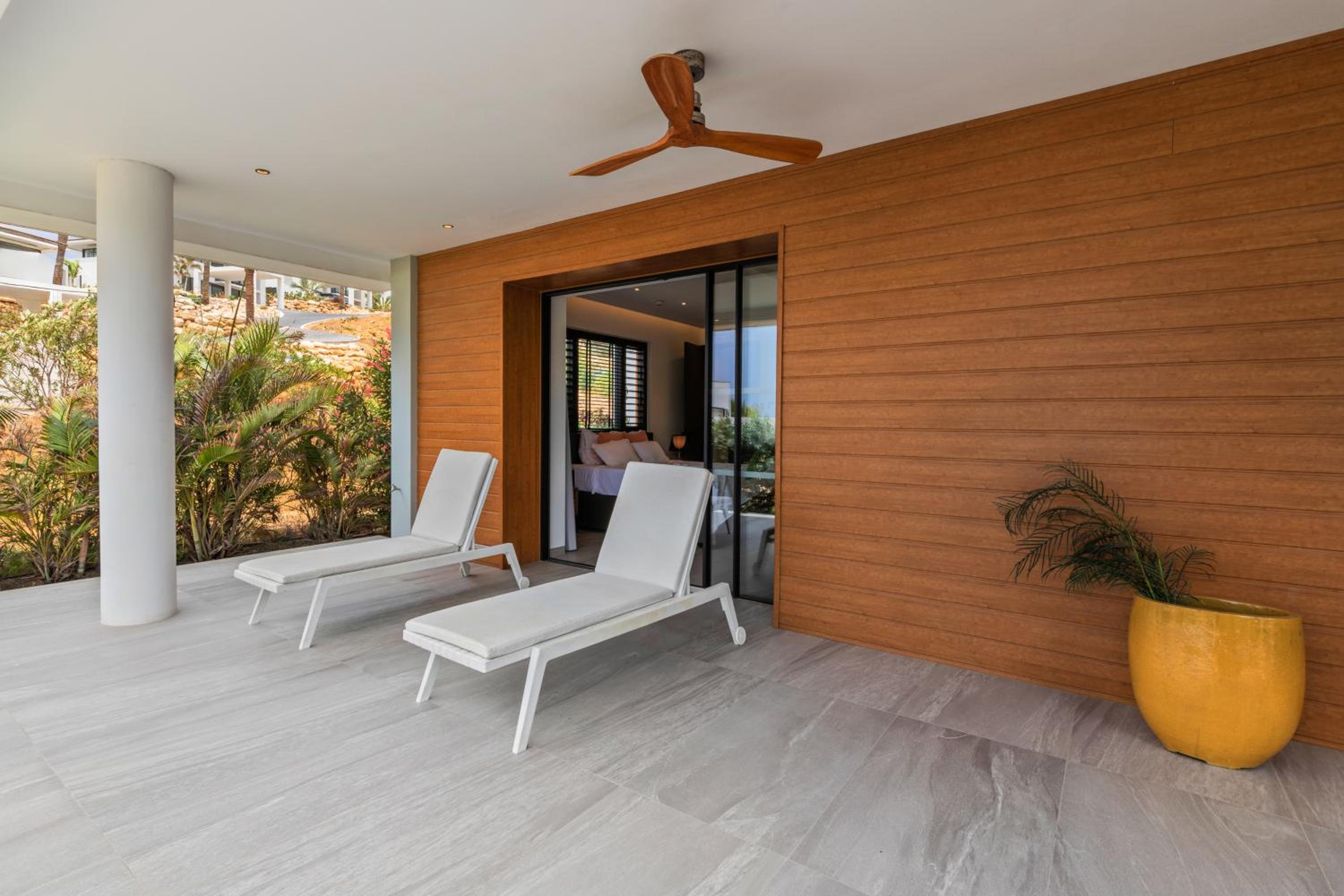 The Shore 2 luxury beach front condo