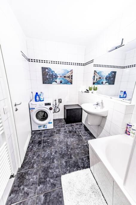 The entire apartment 4 you in the hearth of Berlin