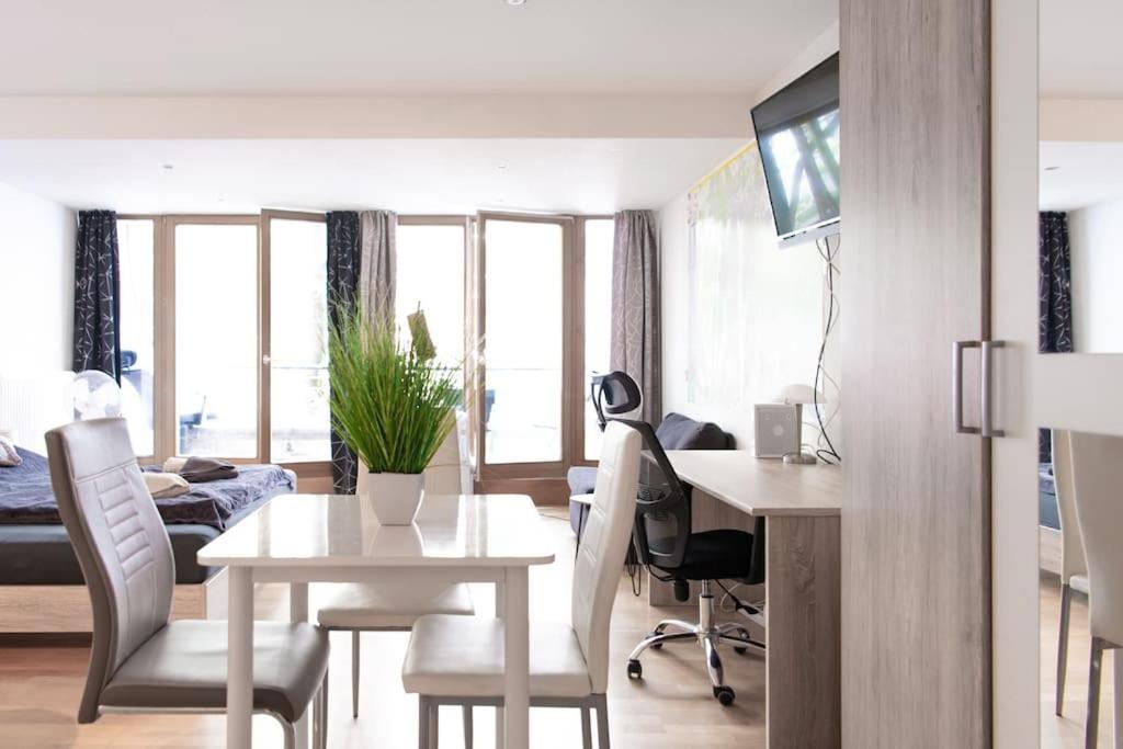 The entire apartment 4 you in the hearth of Berlin