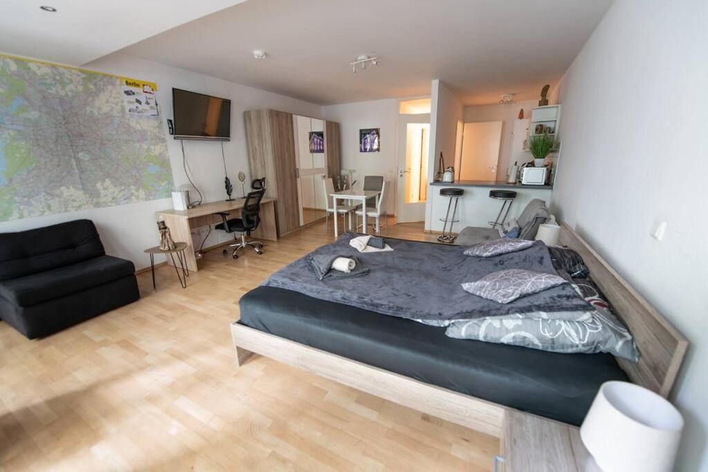 The entire apartment 4 you in the hearth of Berlin