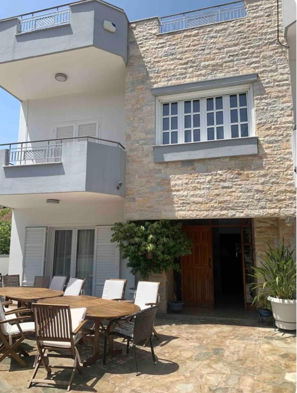 Hotel Home4U, just 7km from airport - Image 1