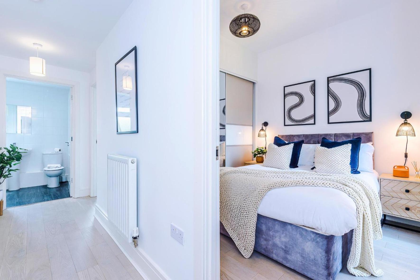 Bridgewater House by Truestays - NEW 3 Bedroom House in Stoke-on-Trent view 5