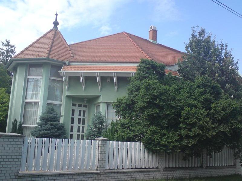 Enter Apartmanház