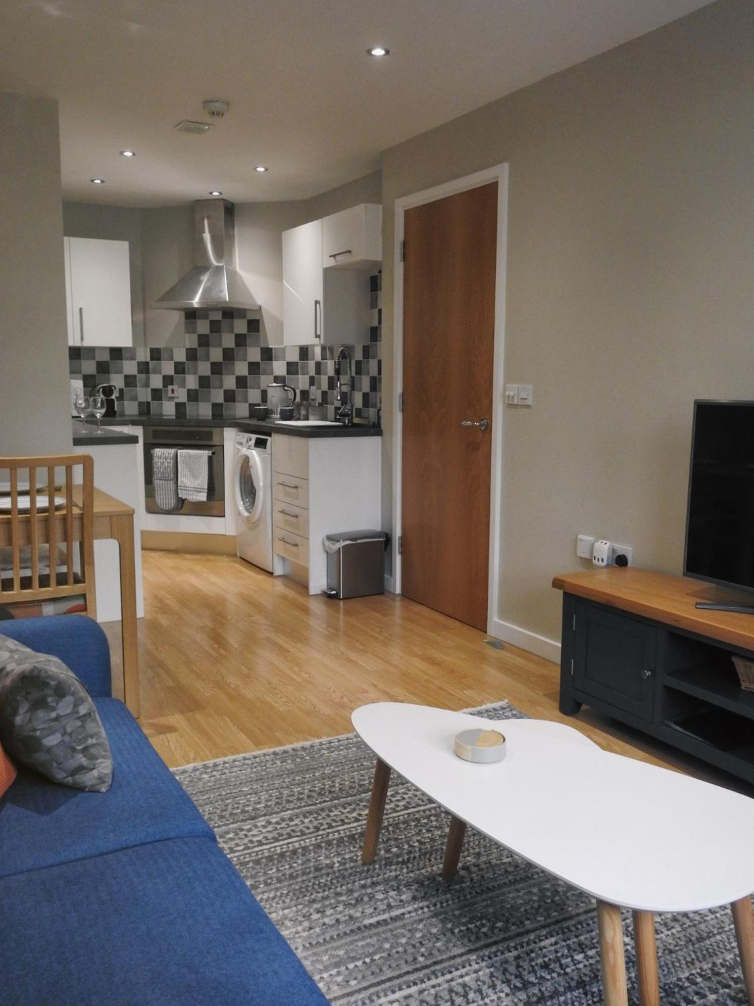 Stylish Modern Apartment with Parking view 4