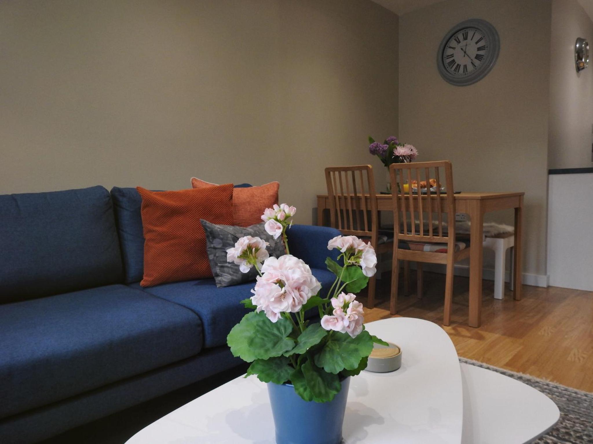 Stylish Modern Apartment with Parking view 5