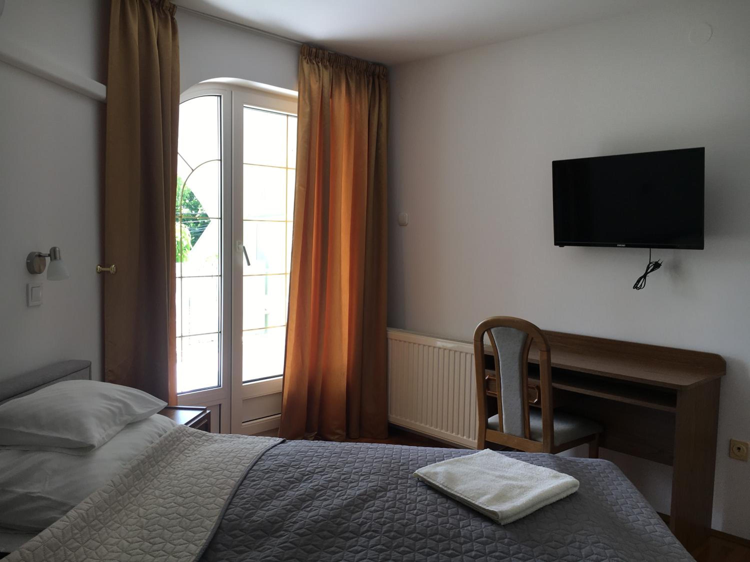 Enter Apartmanház