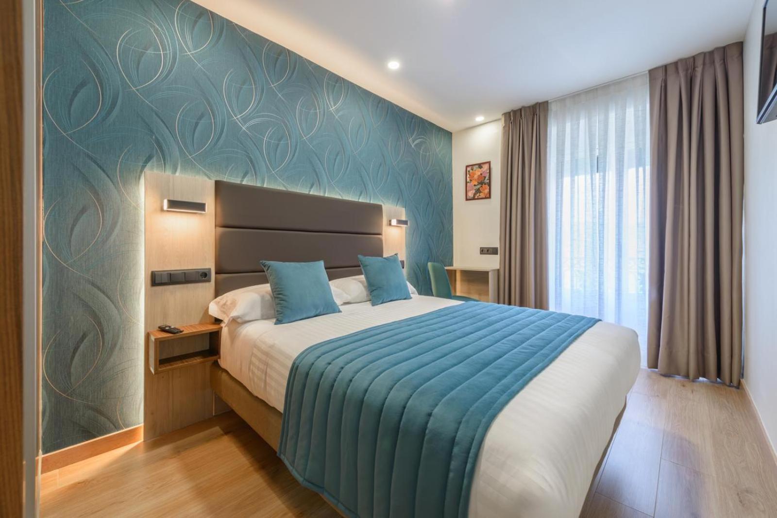 Hotel Hostal Sun Gate - Image 1