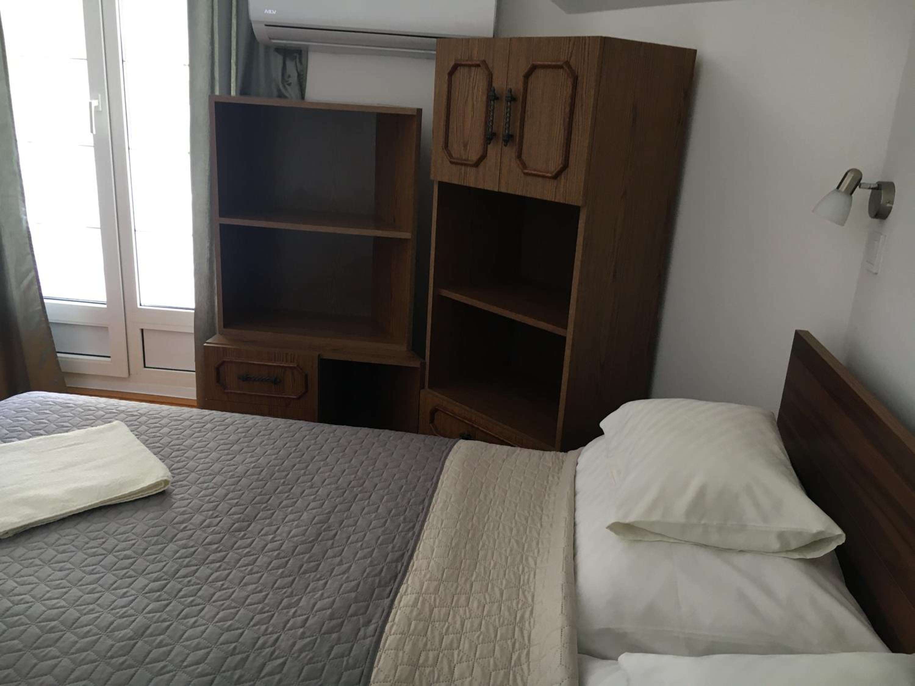 Enter Apartmanház