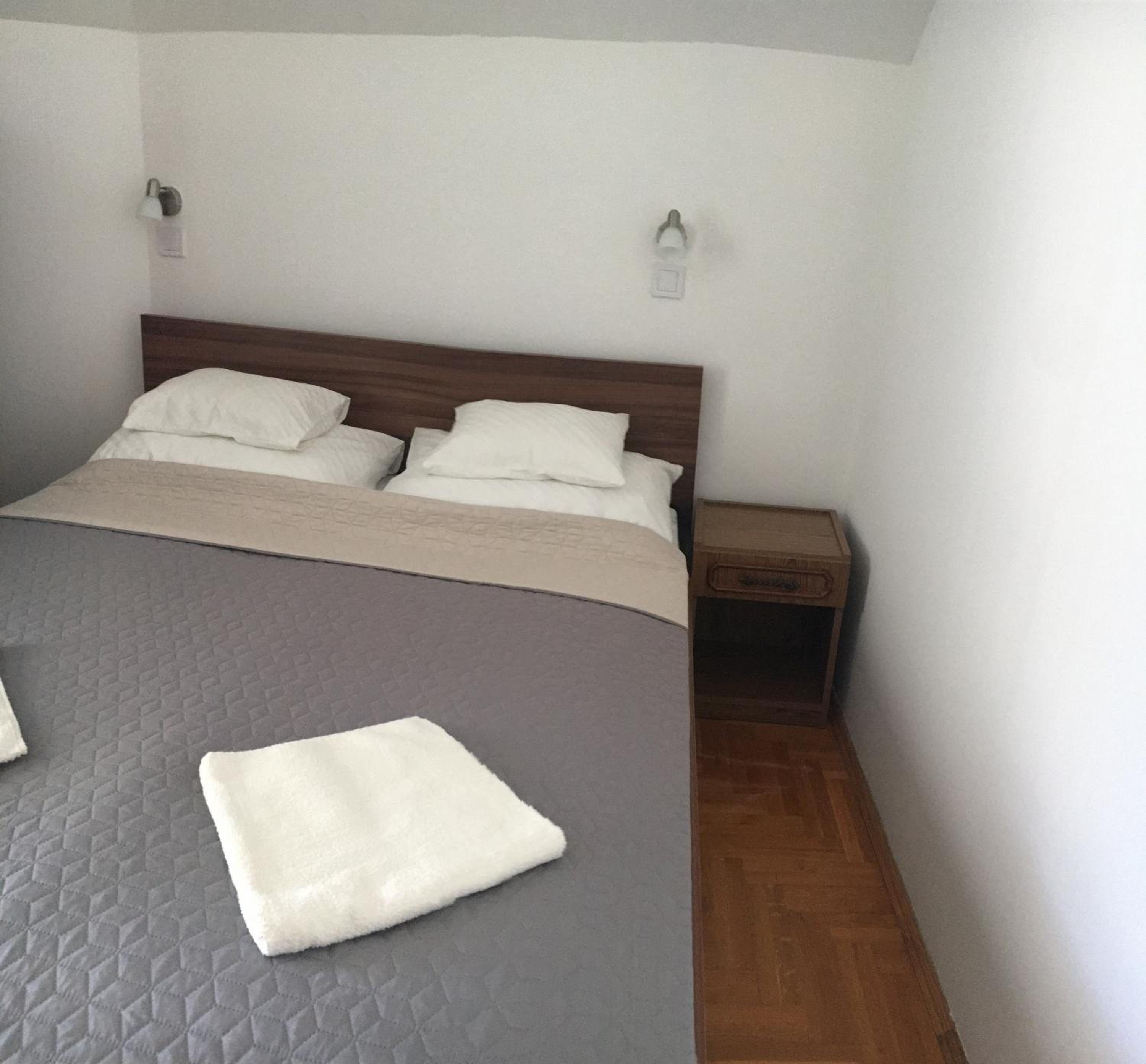 Enter Apartmanház