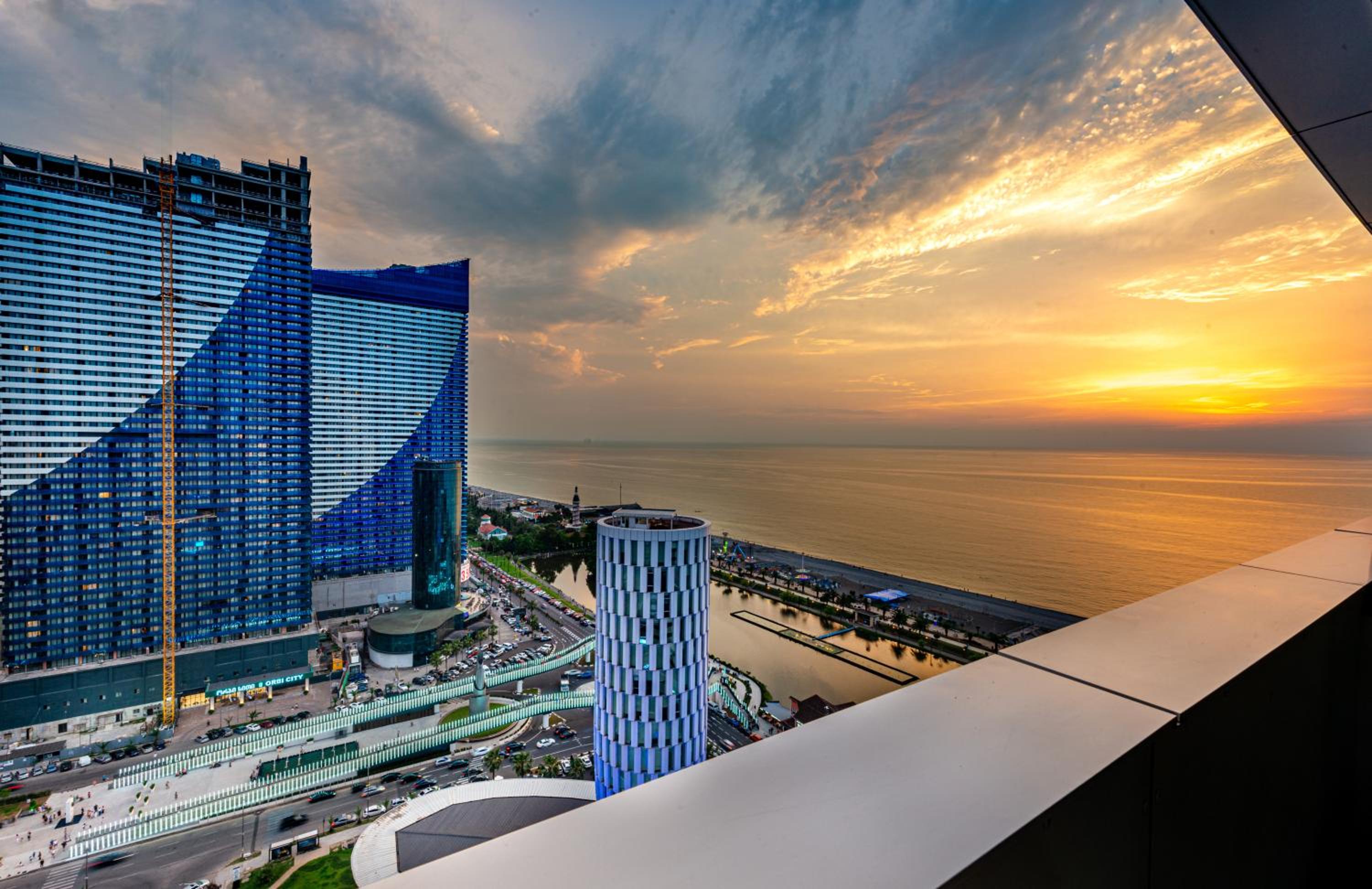 Sea Dreams - Enchanting Views of the Singing Fountains and Sunset view 4