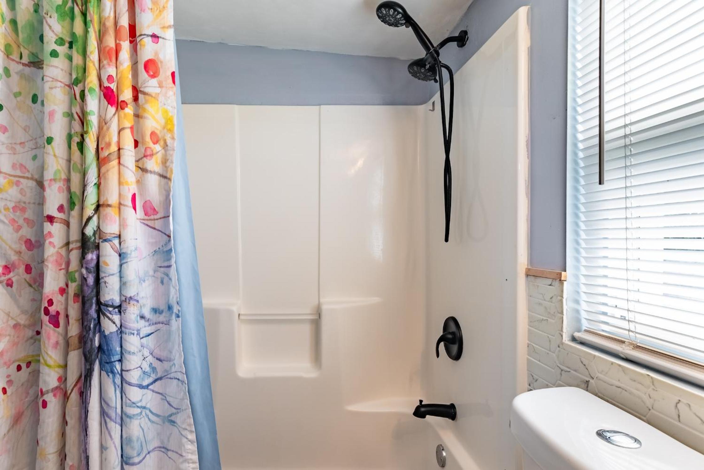 Family-Friendly 2BR Cottage Near Creve Coeur Lake - Property Image 20