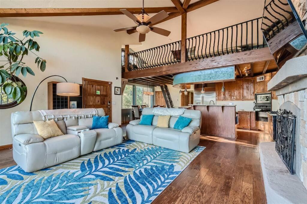 Lakeside 3BR Cabin With Spacious Patio and Gameroom