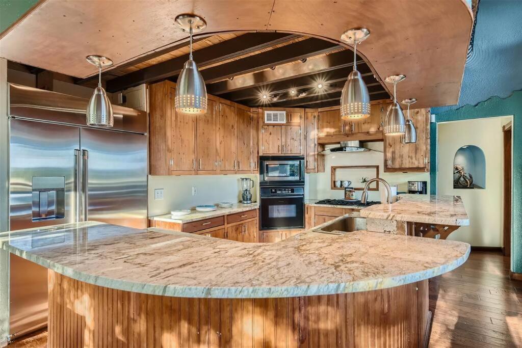 Lakeside 3BR Cabin With Spacious Patio and Gameroom