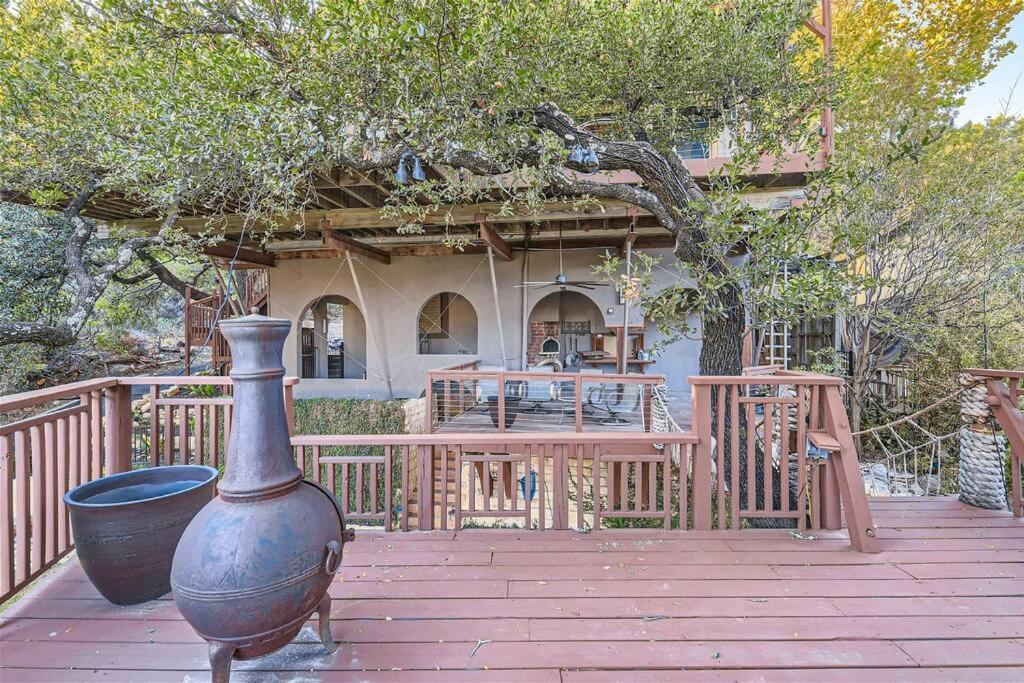 Lakeside 3BR Cabin With Spacious Patio and Gameroom
