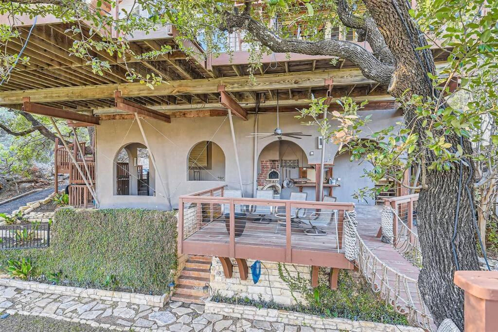 Lakeside 3BR Cabin With Spacious Patio and Gameroom