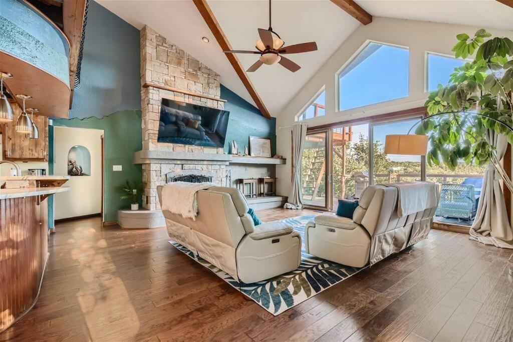 Lakeside 3BR Cabin With Spacious Patio and Gameroom