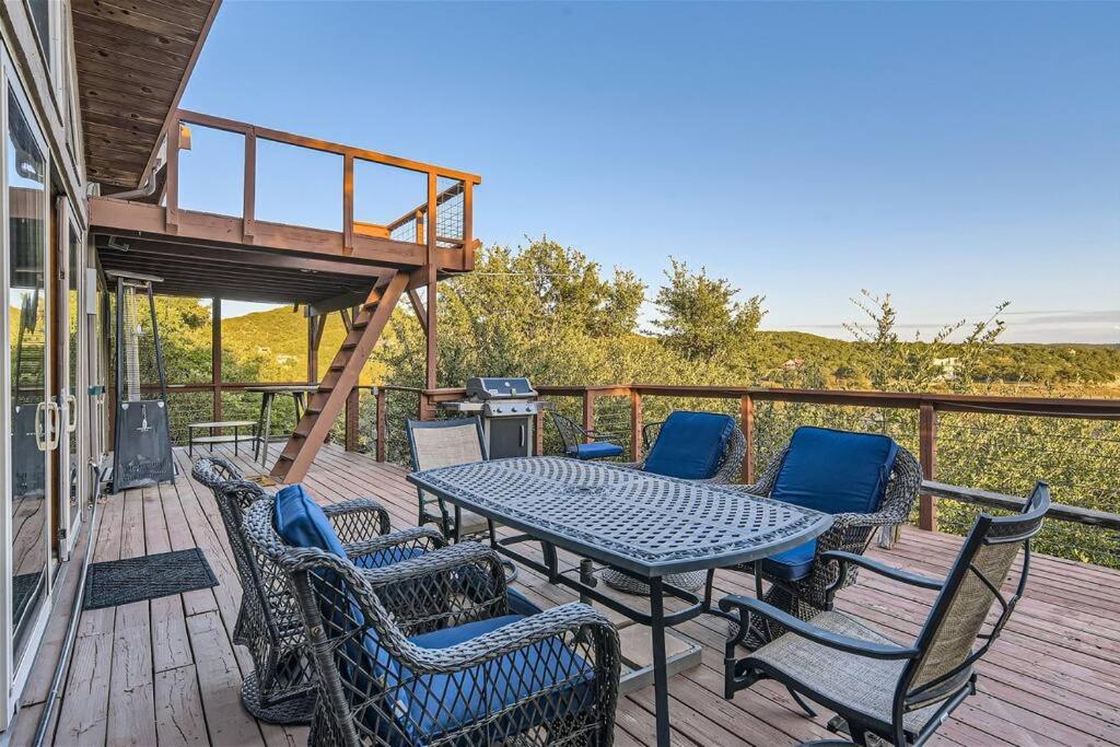 Lakeside 3BR Cabin With Spacious Patio and Gameroom