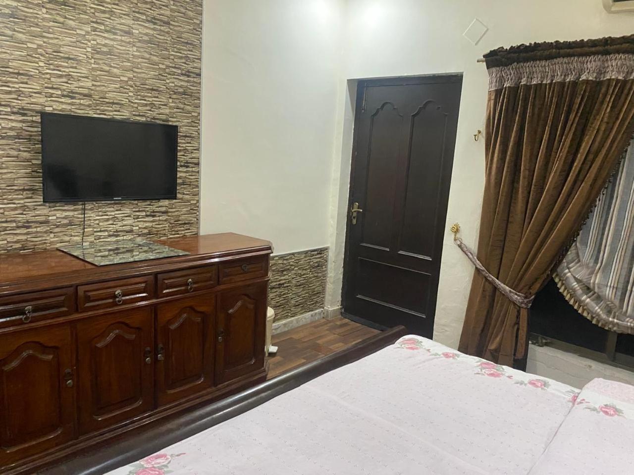 Royal Exective Suit F 8 Islamabad view 3