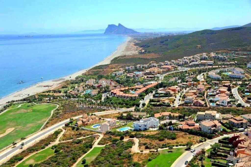 Alcaidesa con vistas panorámicas al mar
