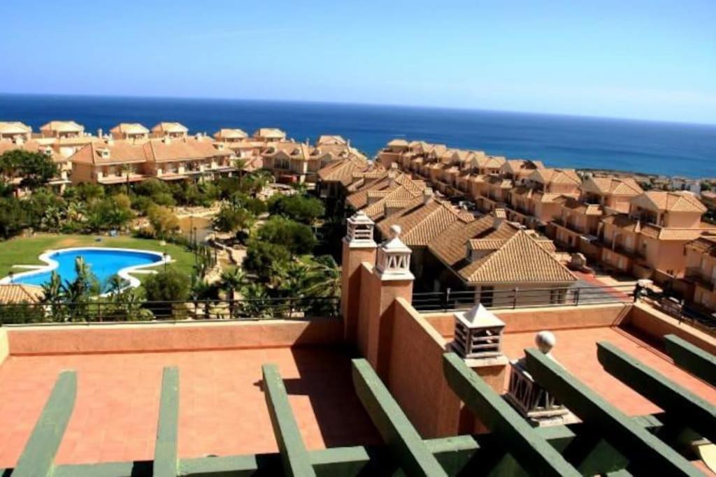 Alcaidesa con vistas panorámicas al mar