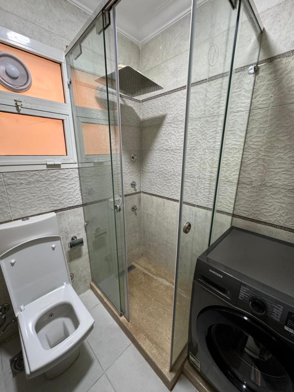 Ultra modern & cozy 2BD apartment view 5