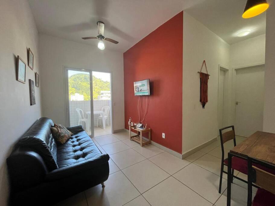 Apartamento em Ubatuba! A 100m da praia das Toninhas!