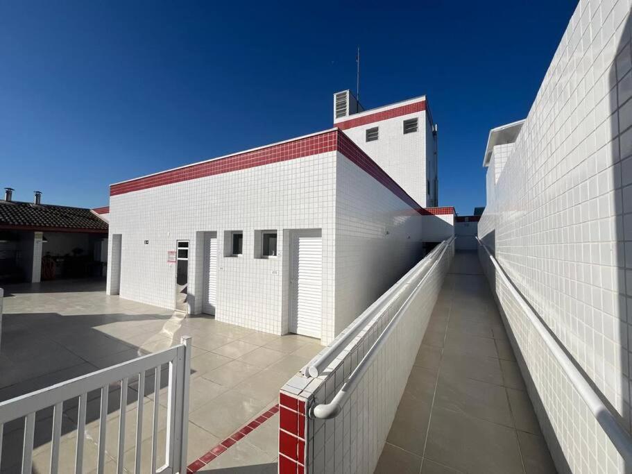 Apartamento em Ubatuba! A 100m da praia das Toninhas!