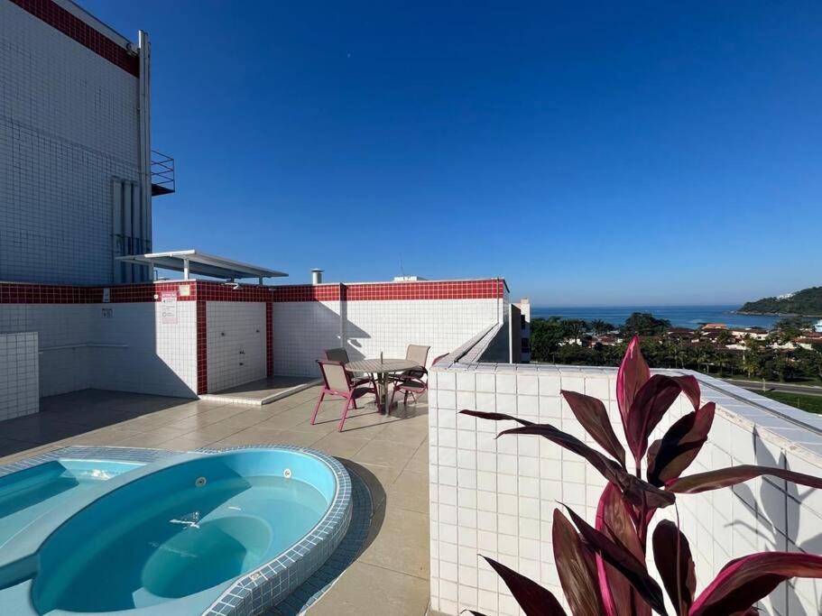 Apartamento em Ubatuba! A 100m da praia das Toninhas!