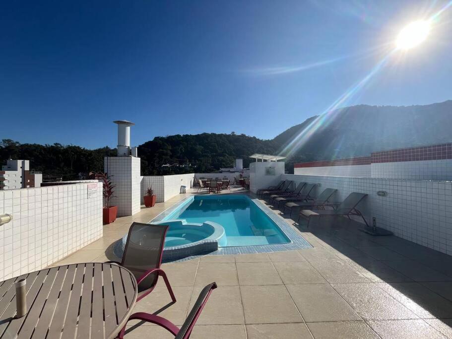 Apartamento em Ubatuba! A 100m da praia das Toninhas!