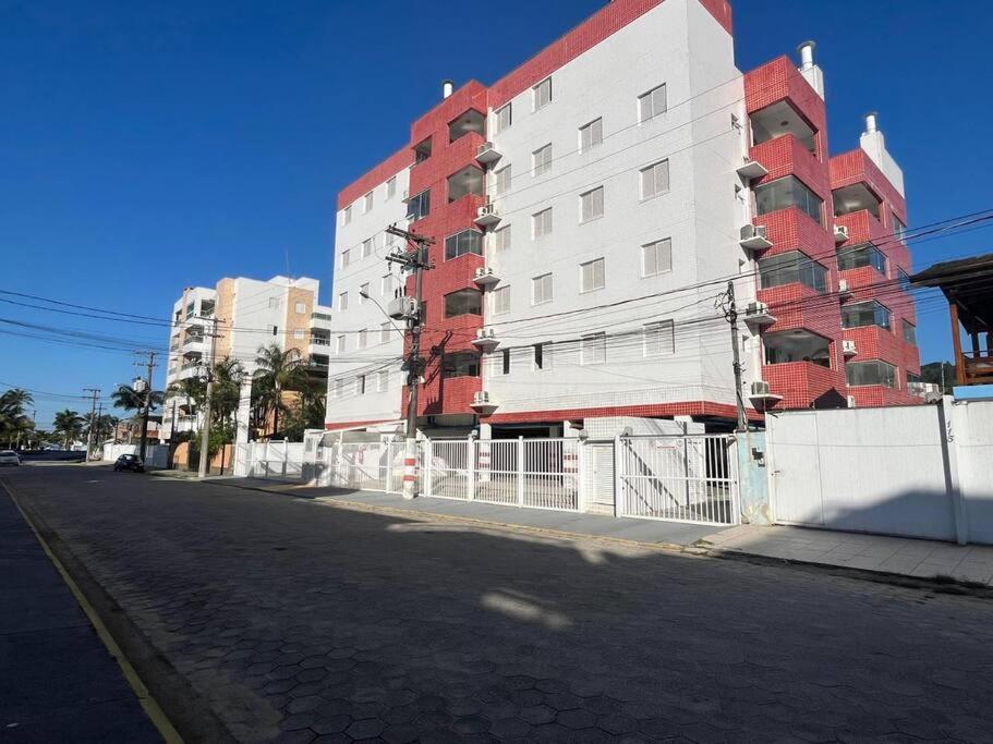 Apartamento em Ubatuba! A 100m da praia das Toninhas!