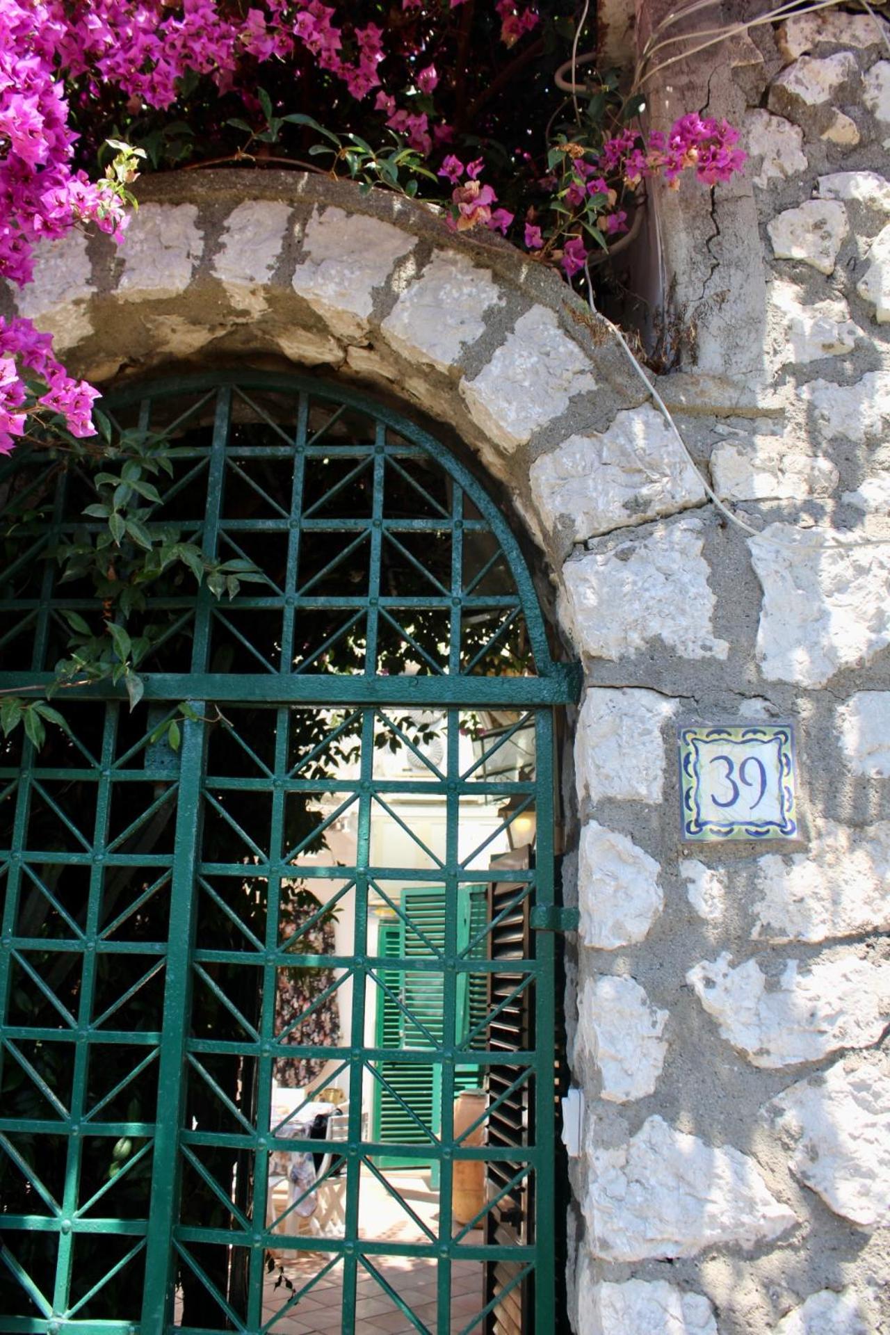 La Bouganville Capri