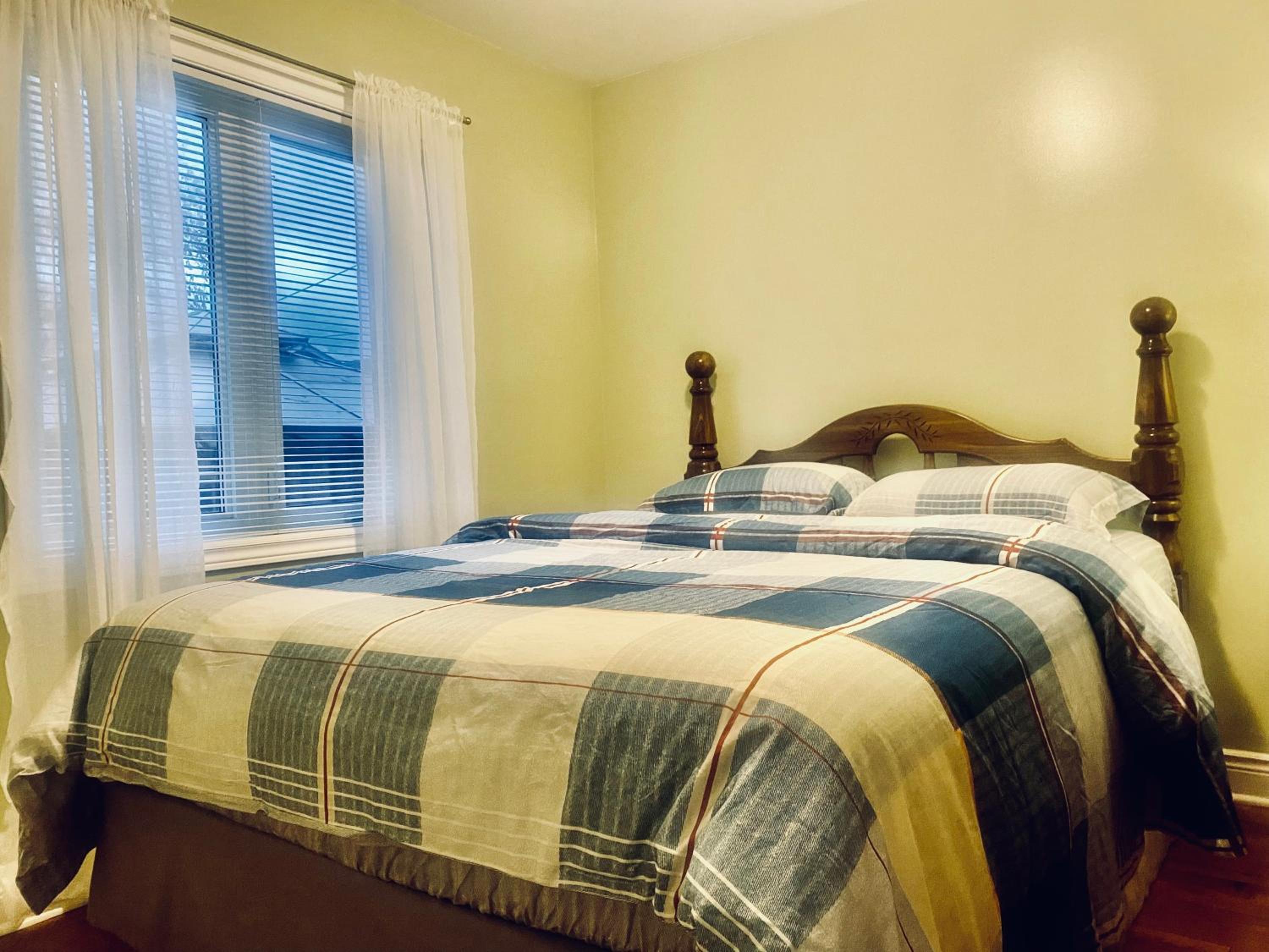 Nice Bedrooms in North York, Ontario