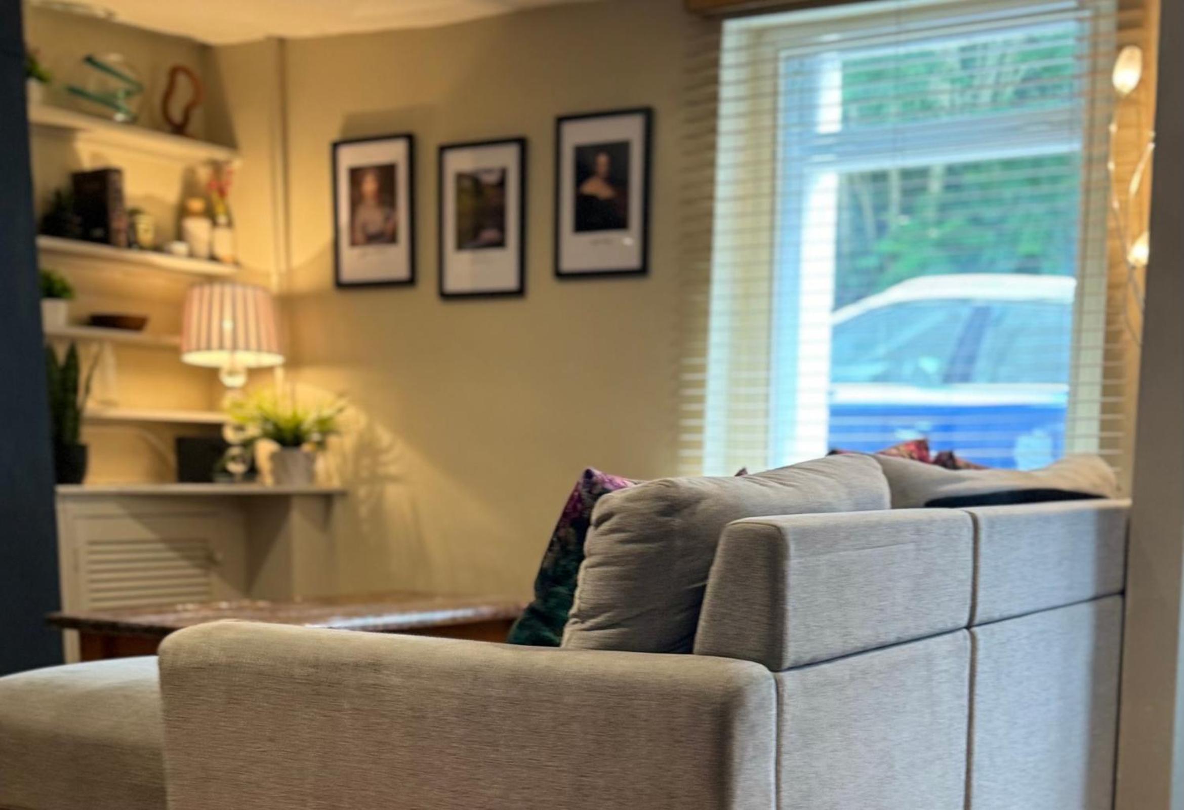 Beautiful townhouse next to Royal Victoria Park and botanical gardens within easy walking distance to Bath City Centre view 5