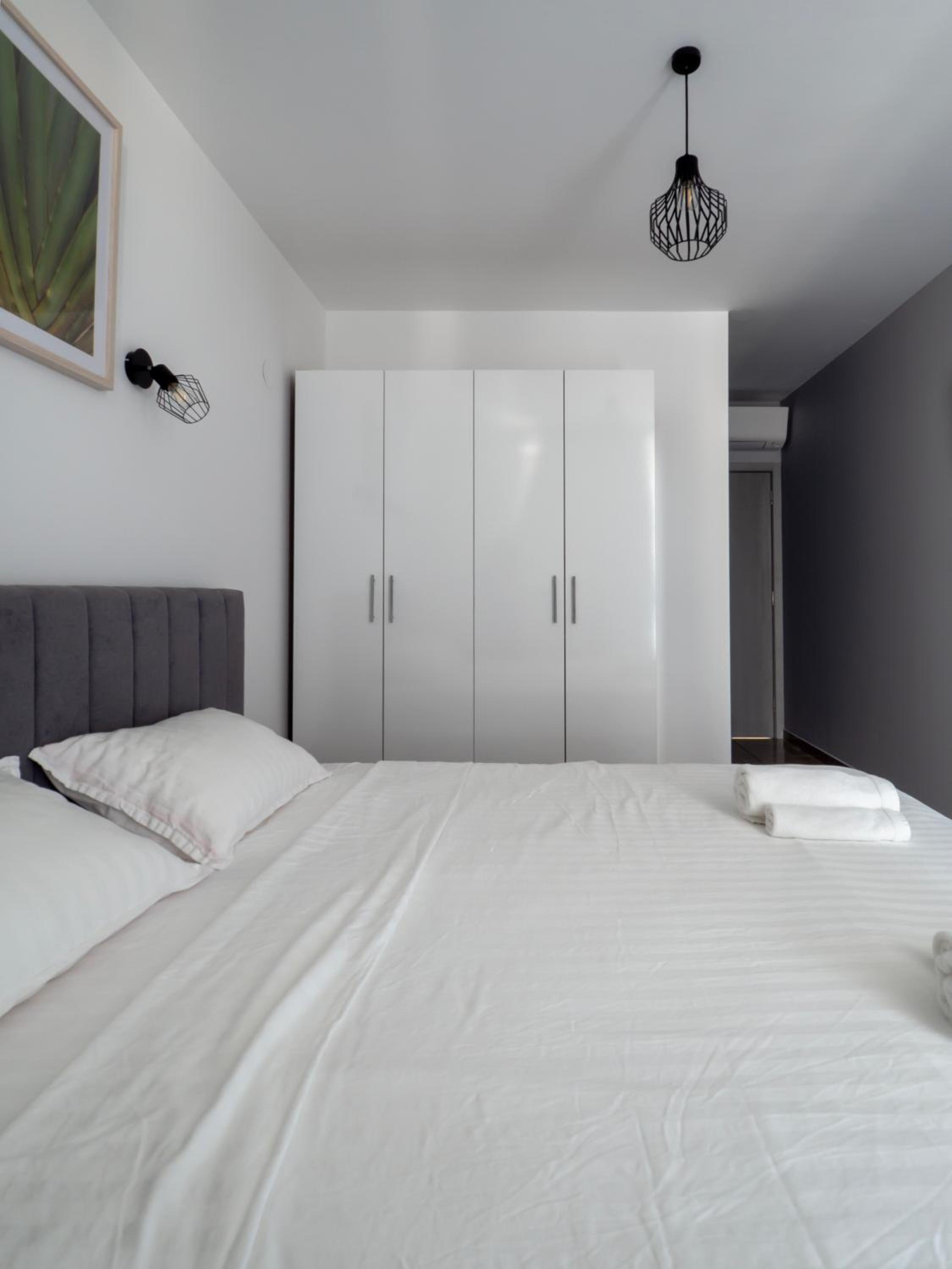 Vertigo 2 Modern 2-Bedroom Apartment with Parking & Vitosha View