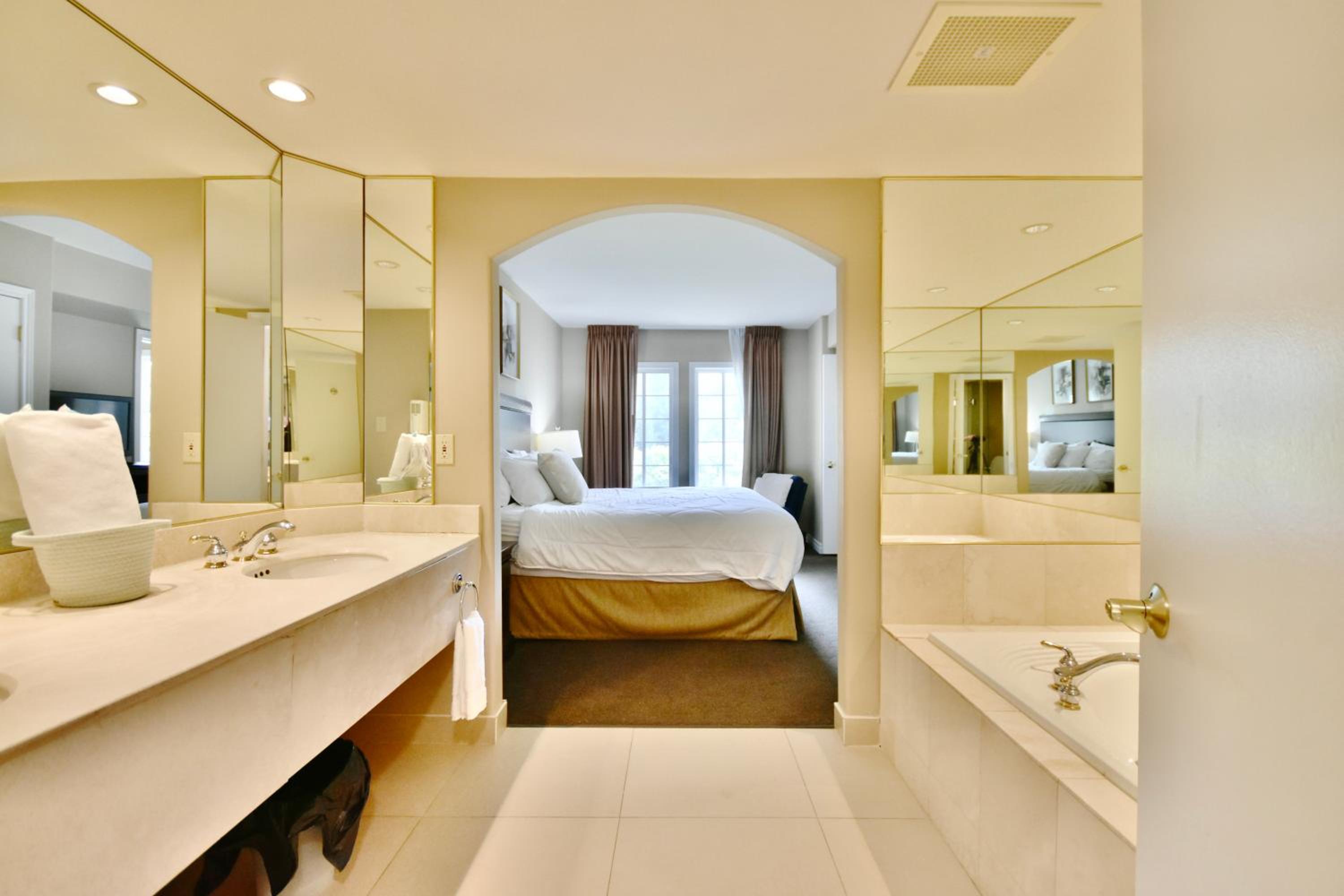 Beautiful Jacuzzi Suite with Garden View-Studio