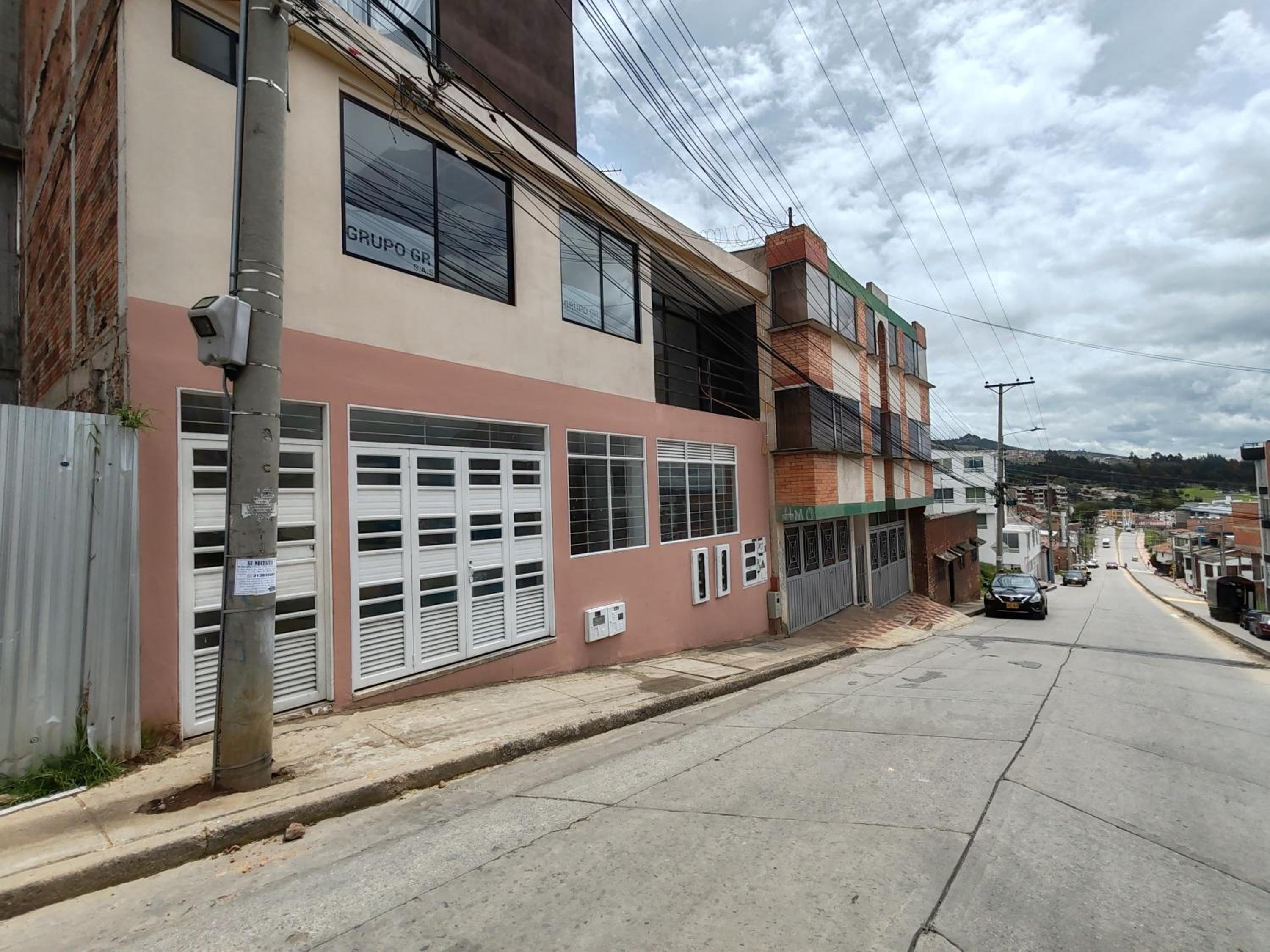 Apartaestudio moderno con parqueadero cerca UPTC y Clínica Los Andes