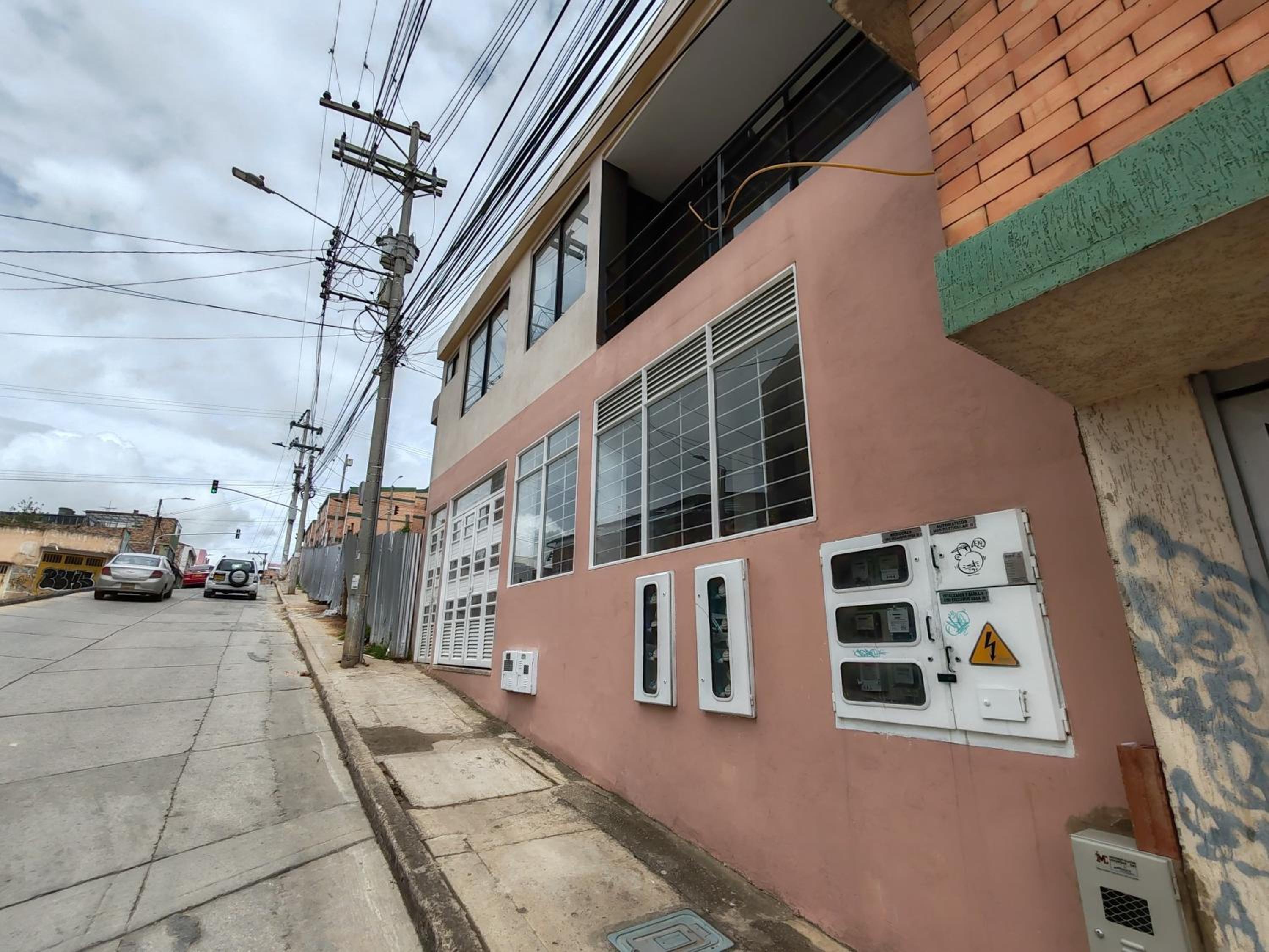 Apartaestudio moderno con parqueadero cerca UPTC y Clínica Los Andes
