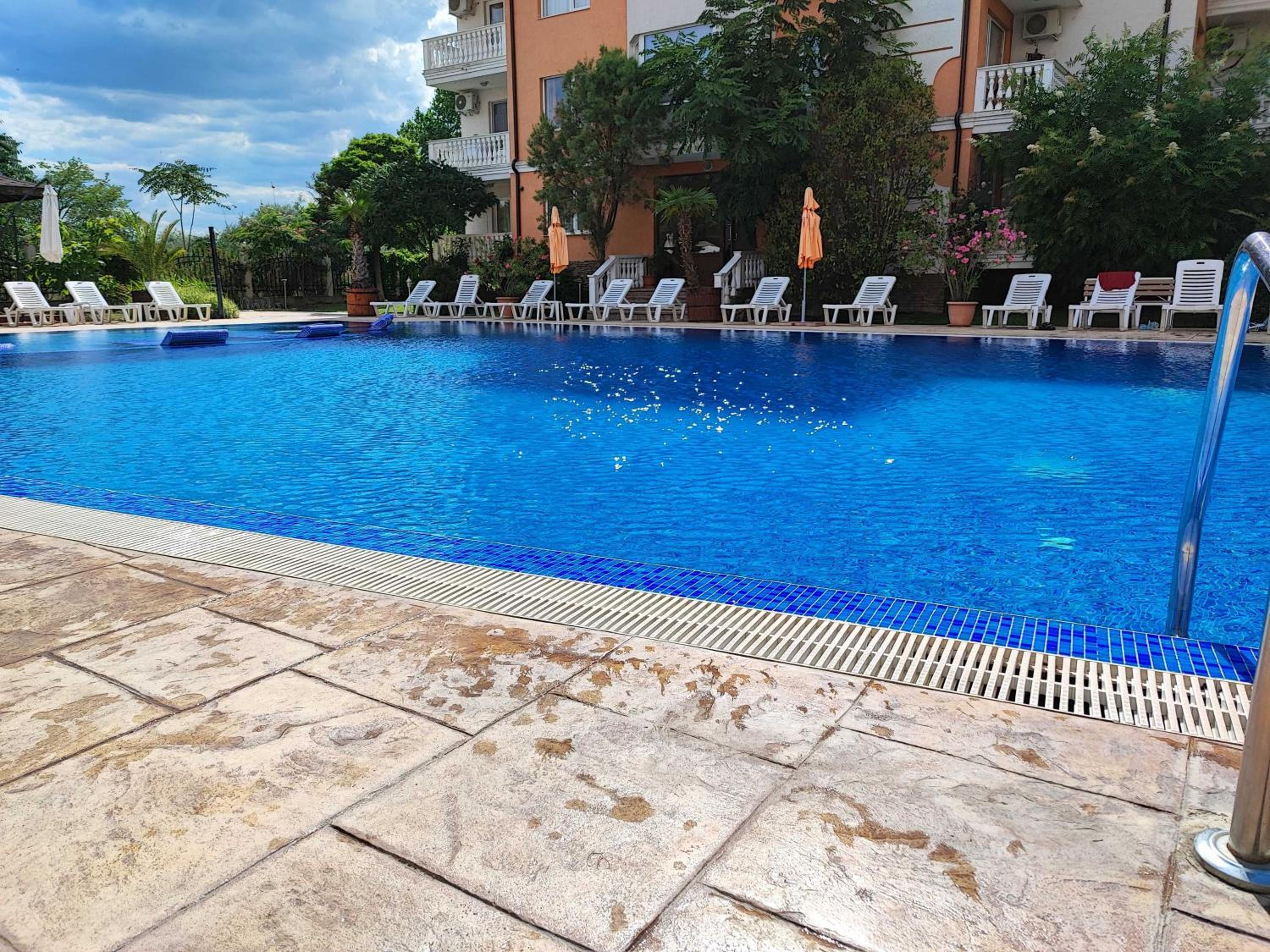 Sunny Beach Cozy Apartment With a Pool