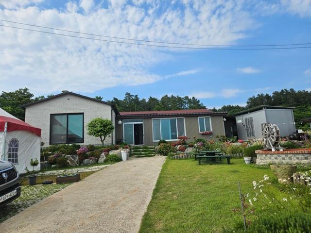 Yonghyun's house view 3