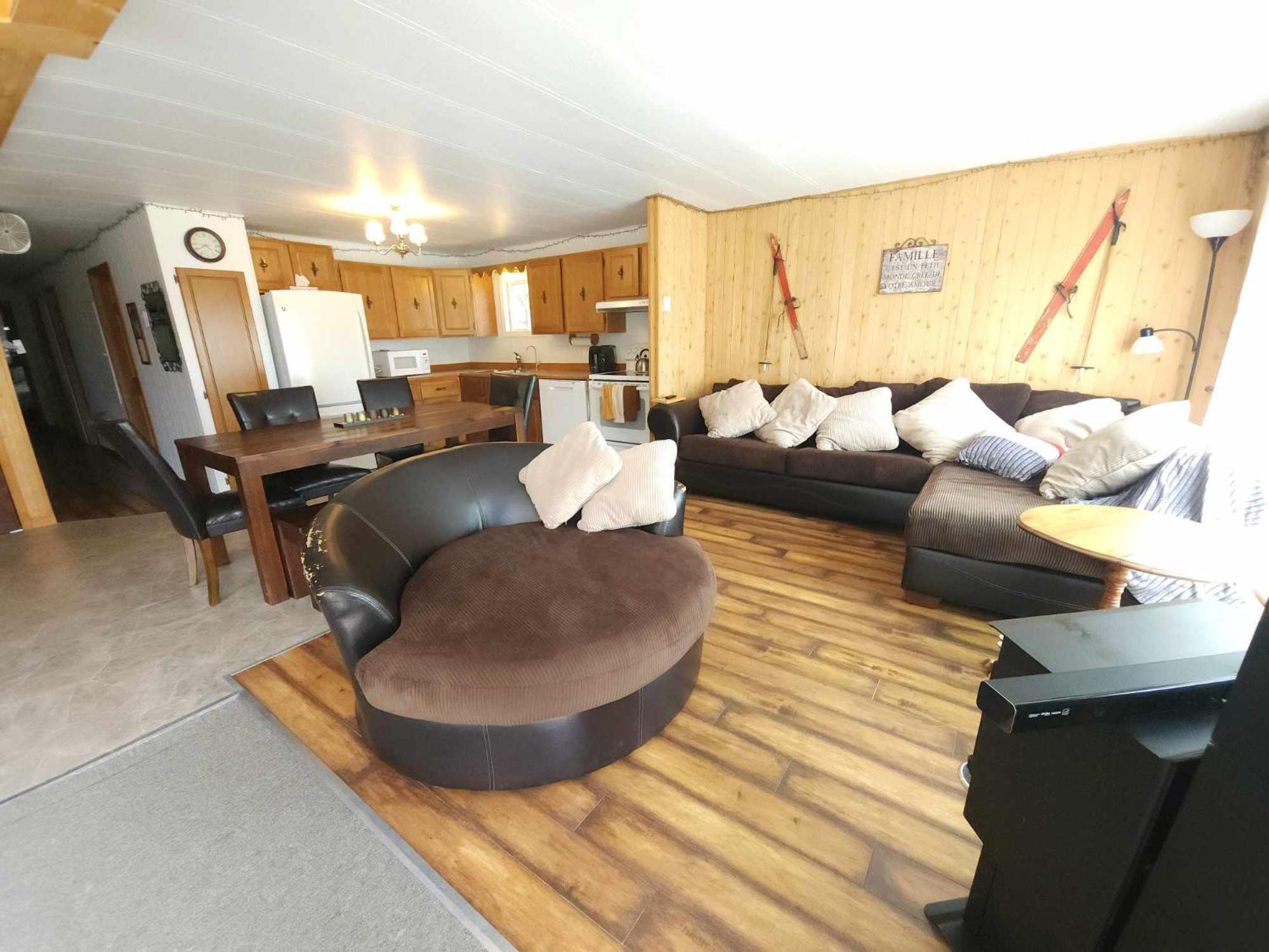 Maison au Pied du Mont Video