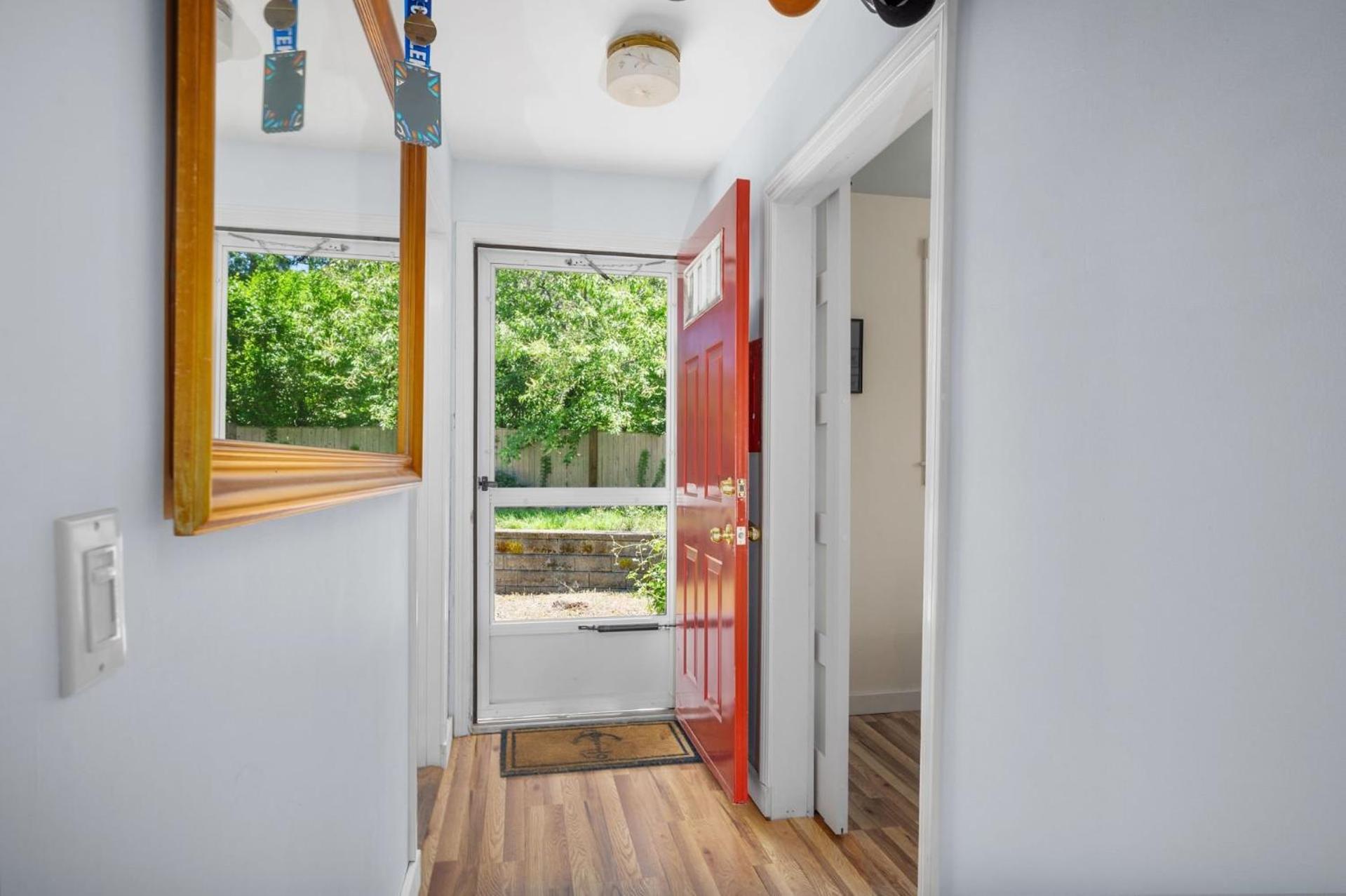 Dog-Friendly Cape Cottage Near Beach Towns view 4