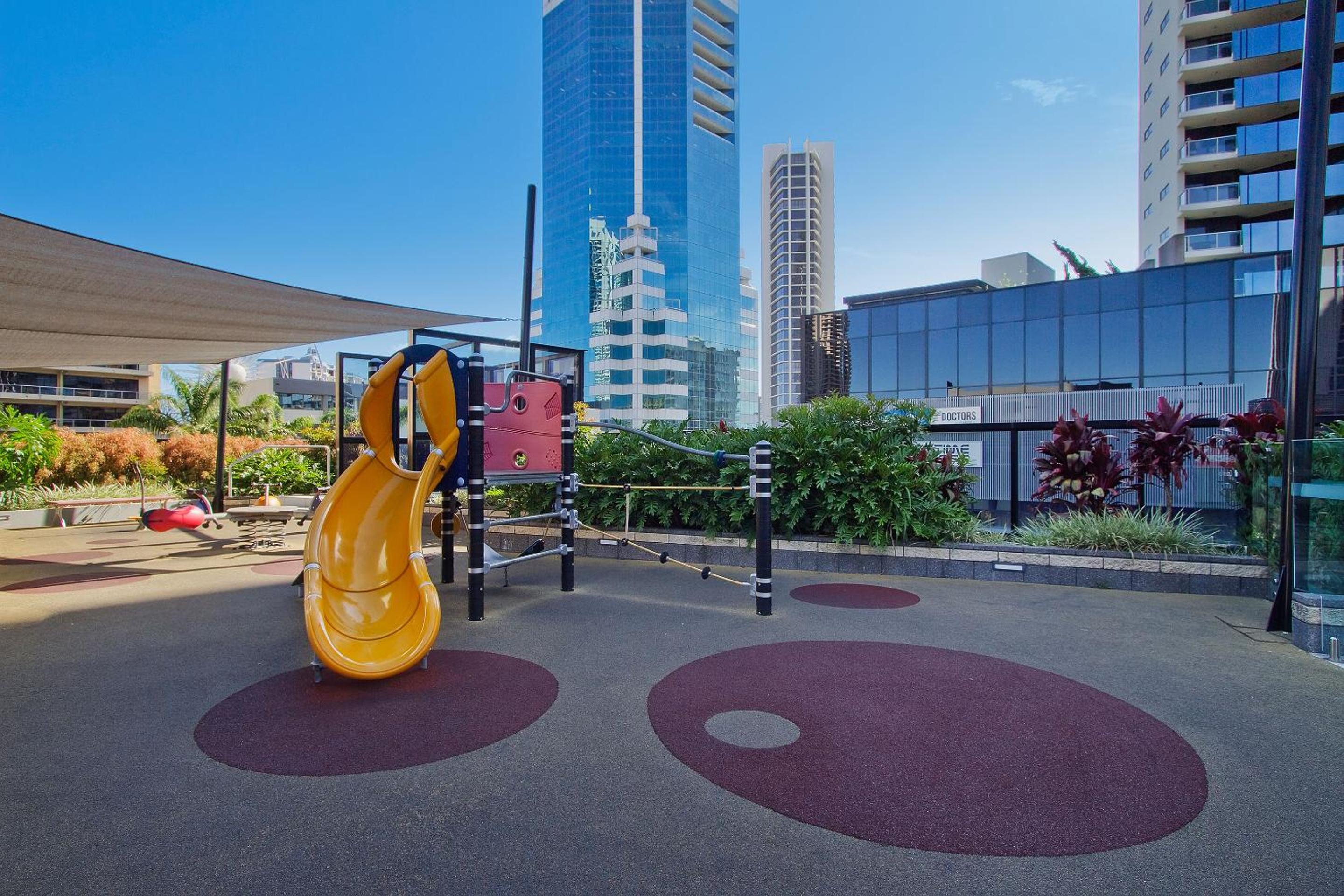 Circle on Cavill 3 Bedroom Sub Penthouse with BREATHTAKING Ocean Views, Q Stay
